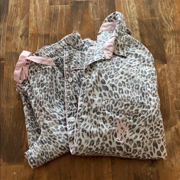 Victoria's Secret Other - VS leopard flannel pajama set